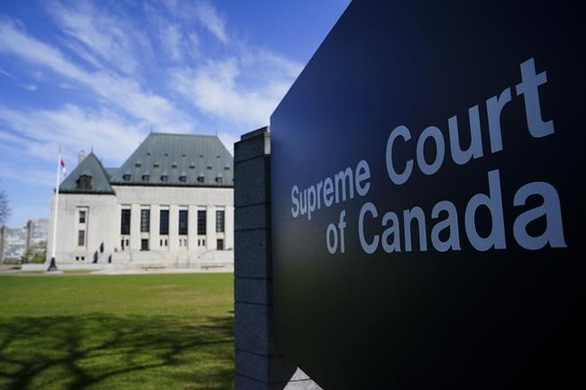 Tòa Canada: Bạn tình chưa đồng ý mà tự bỏ bao cao su khi quan hệ tình dục là phạm tội - Ảnh 1.
