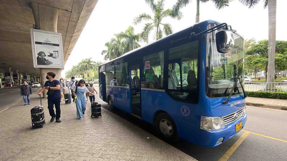 Xây thêm nhà xe trong sân bay Tân Sơn Nhất: Thêm ùn tắc và ngột ngạt - Ảnh 1.