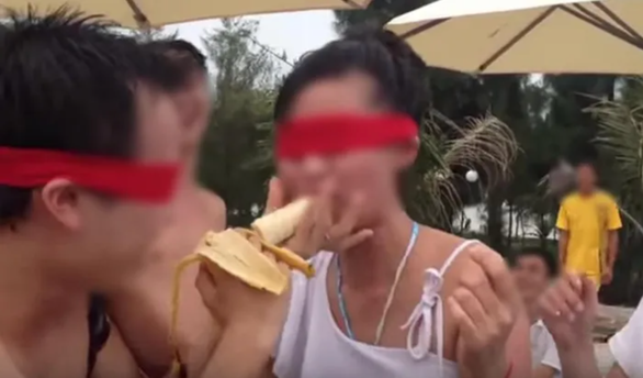 Lợi dụng giới tính, loạt trò team building phản cảm ra đời - Ảnh 3. Lợi dụng giới tính, loạt trò team building phản cảm ra đời - Ảnh 3.