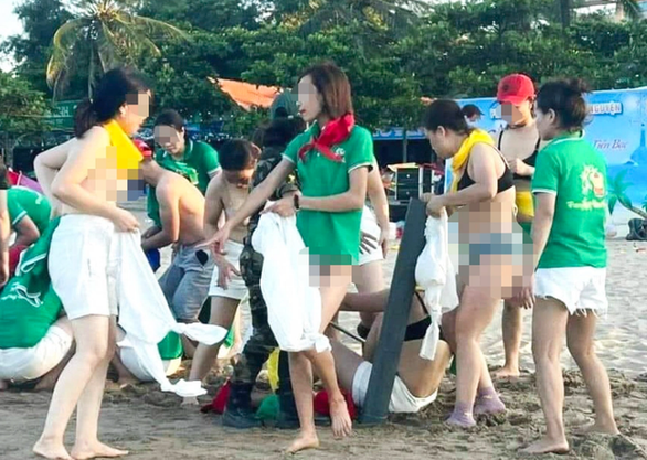 Lợi dụng giới tính, loạt trò team building phản cảm ra đời - Ảnh 1. Lợi dụng giới tính, loạt trò team building phản cảm ra đời - Ảnh 1.