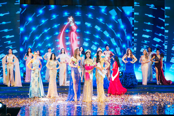 Nữ sinh 16 tuổi lộng lẫy đội vương miện Miss Teen International 2022 - Ảnh 1.
