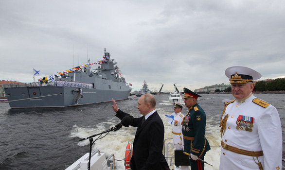 Ông Putin ký học thuyết hải quân mới, xem Mỹ là đối thủ chính - Ảnh 1.