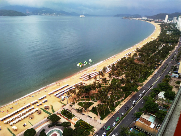Nha Trang, Bình Định quyết tâm dời khách sạn khỏi bãi biển - Ảnh 1.