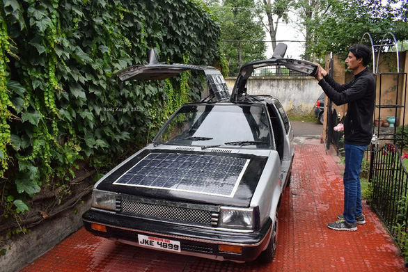 Thầy dạy toán sáng chế xe điện chạy bằng năng lượng mặt trời: Tôi có thể trở thành Elon Musk - Ảnh 1.
