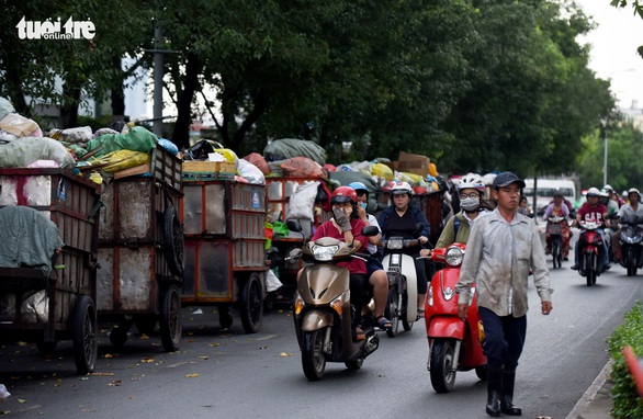 Tin sáng 6-7: Chờ giảm thuế bảo vệ môi trường xăng dầu; Hơn 1 triệu thí sinh thi tốt nghiệp - Ảnh 3. Tin sáng 6-7: Chờ giảm thuế bảo vệ môi trường xăng dầu; Hơn 1 triệu thí sinh thi tốt nghiệp - Ảnh 3.