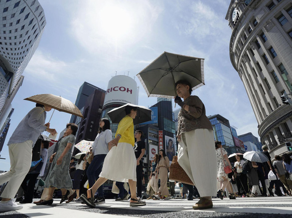Số người nhập viện vì nắng nóng tại Nhật Bản cao kỷ lục - Ảnh 1.