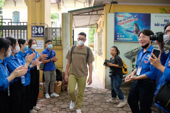 Thi tốt nghiệp THPT 2022: Thí sinh nói đề văn ra Chiếc thuyền ngoài xa - Ảnh 4.