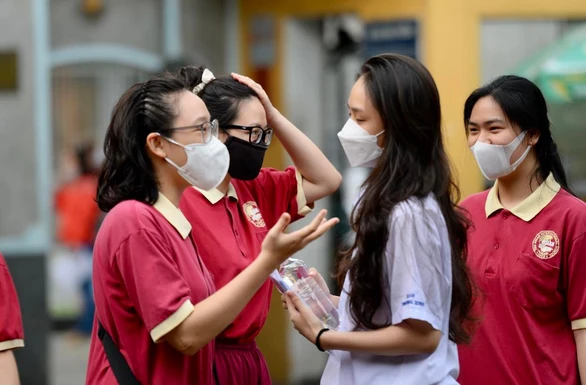 Thi tốt nghiệp THPT 2022: Thí sinh nói đề văn ra Chiếc thuyền ngoài xa - Ảnh 1. Thi tốt nghiệp THPT 2022: Thí sinh nói đề văn ra Chiếc thuyền ngoài xa - Ảnh 1.