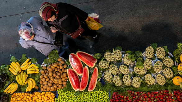 Trái cây trở thành xa xỉ phẩm giữa lạm phát ở Thổ Nhĩ Kỳ - Ảnh 1.