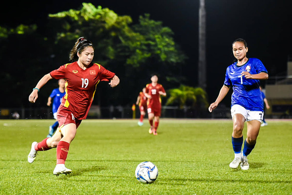Tuyển nữ Việt Nam thắng nhẹ nhàng trận ra quân AFF Cup 2022 - Ảnh 1.