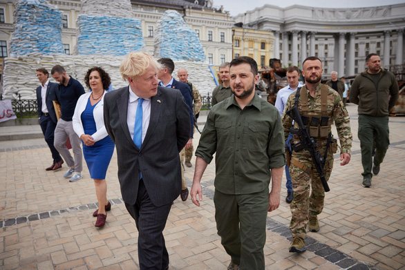 Thủ tướng Anh Johnson từ chức: Nga vui mừng, Ukraine nói lời cảm ơn - Ảnh 2.