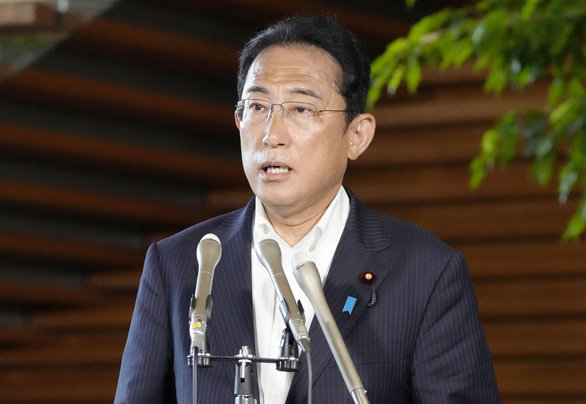 Cựu thủ tướng Abe Shinzo đã qua đời sau khi bị bắn - Ảnh 3.