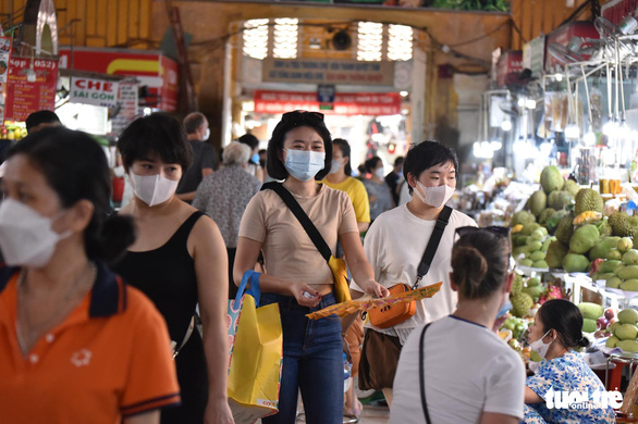 Chợ Bến Thành nhộn nhịp trở lại