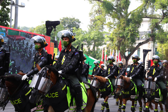 Ấn tượng Nhạc hội Cảnh sát các nước ASEAN+ 2022 tại phố đi bộ hồ Gươm - Ảnh 5.