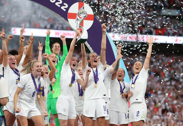 Đánh bại Đức sau 120 phút, tuyển nữ Anh lần đầu tiên vô địch châu Âu - Ảnh 1.