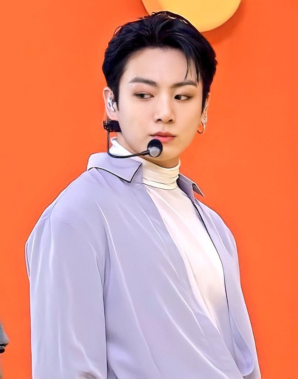6 thần tượng K-pop khoe hình xăm ‘chất chơi - Ảnh 2. 6 thần tượng K-pop khoe hình xăm ‘chất chơi - Ảnh 2.