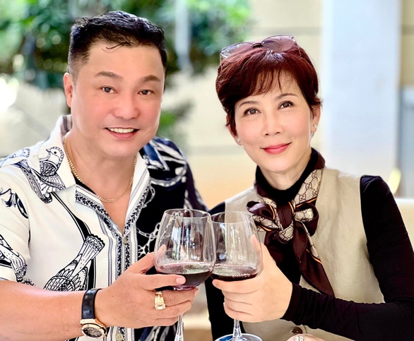 Diễm Hương xinh đẹp tuổi 52, tái ngộ Lý Hùng sau 30 năm ở ẩn - Ảnh 1. Diễm Hương xinh đẹp tuổi 52, tái ngộ Lý Hùng sau 30 năm ở ẩn - Ảnh 1.