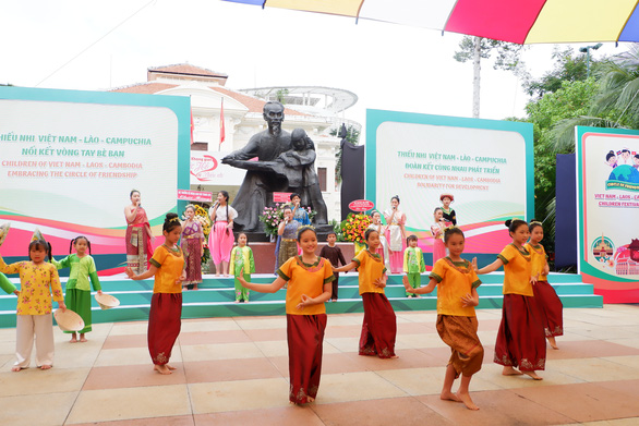 200 bạn nhỏ tham gia Liên hoan thiếu nhi Việt Nam - Lào - Campuchia - Ảnh 3.