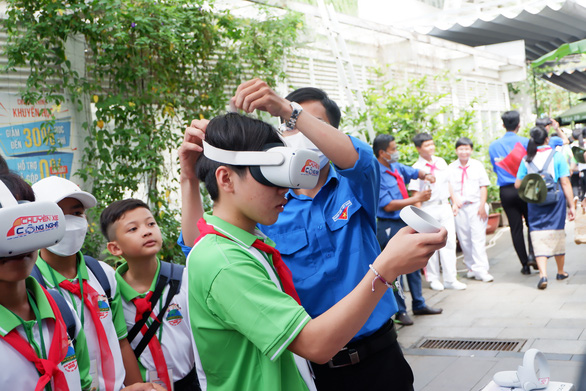200 bạn nhỏ tham gia Liên hoan thiếu nhi Việt Nam - Lào - Campuchia - Ảnh 2.