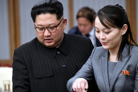 Em gái ông Kim Jong Un tiết lộ anh trai từng bị sốt cao - Ảnh 1.