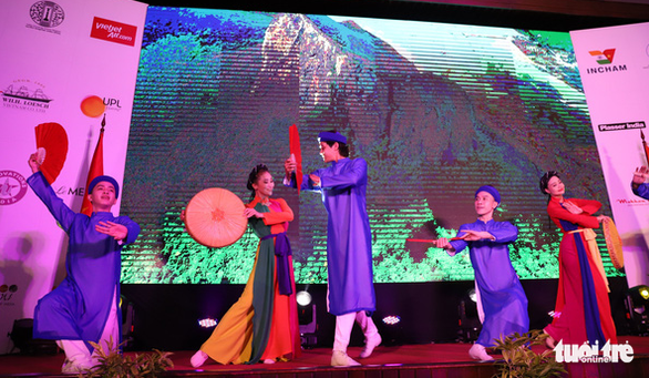 Lễ hội Xin chào Việt Nam khai mạc, diễn viên Cô dâu 8 tuổi sang giao lưu - Ảnh 1.