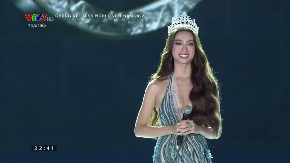 Chung kết Miss World Vietnam 2022: Lương Thùy Linh chiếm sóng quá dài, Đỗ Thị Hà đeo ngược sash - Ảnh 2.