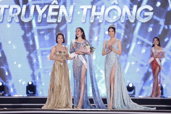 Chung kết Miss World Vietnam 2022: Lương Thùy Linh chiếm sóng quá dài, Đỗ Thị Hà đeo ngược sash - Ảnh 6. Chung kết Miss World Vietnam 2022: Lương Thùy Linh chiếm sóng quá dài, Đỗ Thị Hà đeo ngược sash - Ảnh 6.