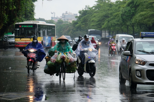 Thời tiết 13-8: Bắc Bộ tiếp tục mưa to dài ngày, Nam Bộ mưa chiều - Ảnh 1.