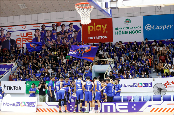 Gần 2.000 khán giả tham dự ‘đại tiệc’ bóng rổ Hà Nội - Ảnh 1.