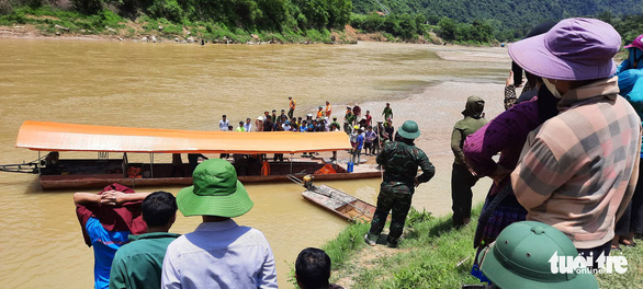 Vụ lật thuyền làm 5 người chết và mất tích ở Lào Cai: Do thuyền trôi vào khu vực nước xoáy - Ảnh 1.