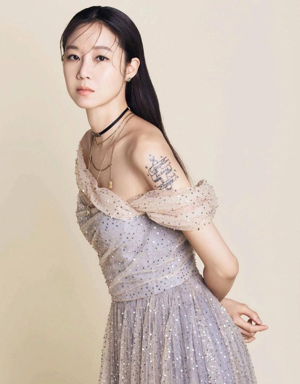 Vừa bắt được hoa cưới của Son Ye Jin, Gong Hyo Jin ‘chốt đơn’ lên xe hoa vào tháng 10 - Ảnh 1. Vừa bắt được hoa cưới của Son Ye Jin, Gong Hyo Jin ‘chốt đơn’ lên xe hoa vào tháng 10 - Ảnh 1.