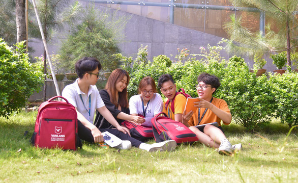 Cơ hội ‘săn’ học bổng tuyển sinh 100% của Đại học Văn Lang - Ảnh 2.