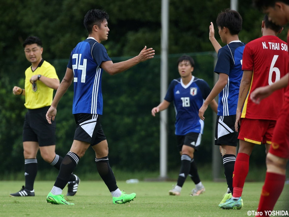 U20 Việt Nam giao hữu thua U19 Nhật Bản 0-5 - Ảnh 1.