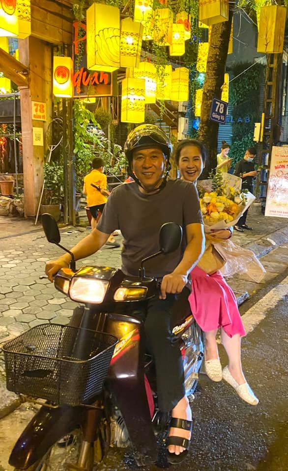 Ảnh vui sao Việt 18-8: Miu Lê ‘lầy lội’ khi ăn trái cây - Ảnh 2. Ảnh vui sao Việt 18-8: Miu Lê ‘lầy lội’ khi ăn trái cây - Ảnh 2.