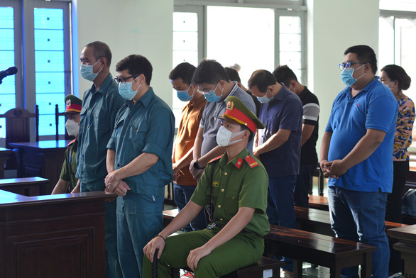 Trùm buôn lậu xăng dầu ngàn tỉ ở Bình Thuận lãnh 14 năm tù - Ảnh 1.
