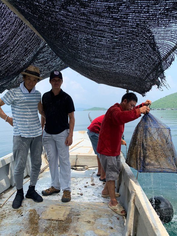 Ngọc trai màu vàng 24K tại vùng nuôi trai biển Khánh Hòa - Việt Nam - Ảnh 4.