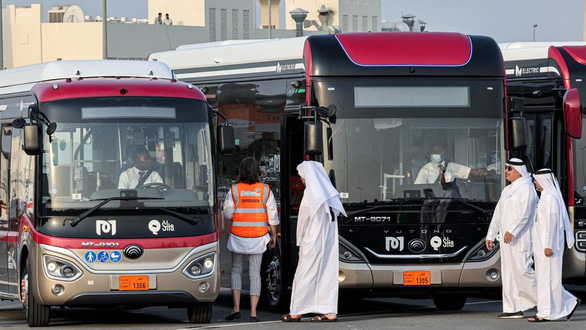 Qatar chạy thử nghiệm 1.300 xe buýt phục vụ World Cup 2022 - Ảnh 1.