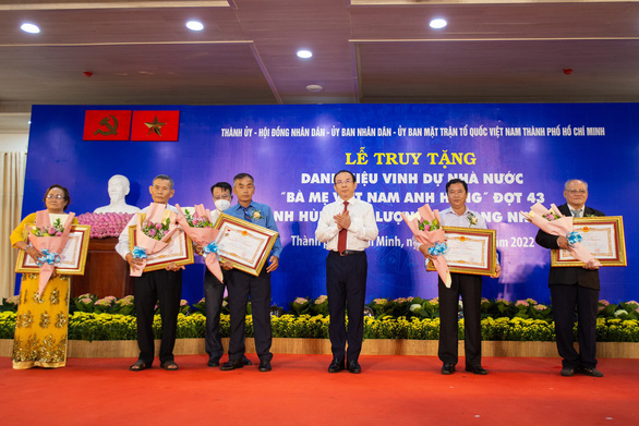 Truy tặng danh hiệu vinh dự nhà nước cho 6 cá nhân ở TP.HCM - Ảnh 2.