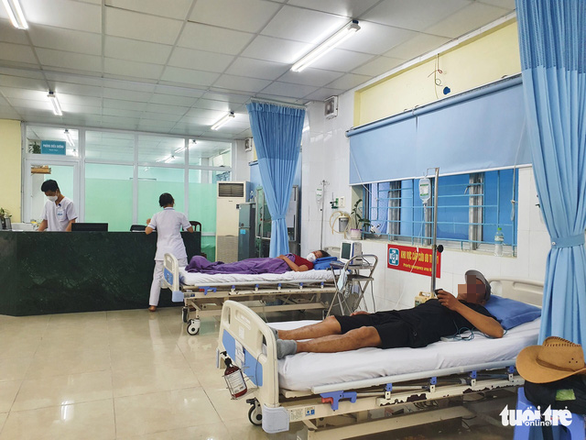 Đoàn khách 100 người từ Hà Nội vào Đà Nẵng du lịch, 24 người vào viện do ngộ độc - Ảnh 2.