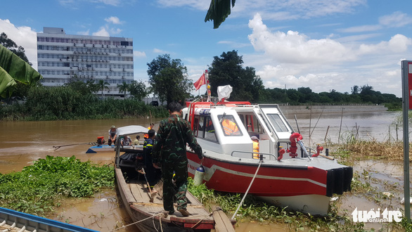 Tìm thấy thi thể nạn nhân bị chìm trên sông Bình Di khi tháo chạy khỏi casino Campuchia - Ảnh 2.