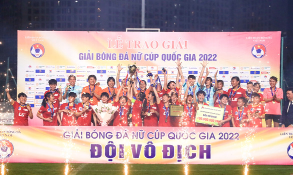 Đánh bại Hà Nội trong loạt sút 11m, TP.HCM vô địch Giải bóng đá nữ Cúp quốc gia 2022 - Ảnh 1.