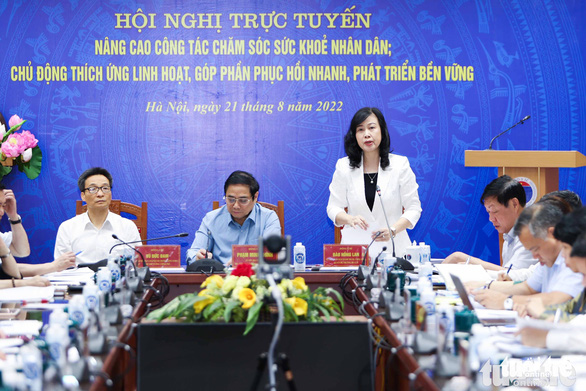 Thủ tướng làm việc với ngành y tế: Bệnh viện than mua dao mổ rẻ, rạch 3 lần không qua da người bệnh - Ảnh 2.