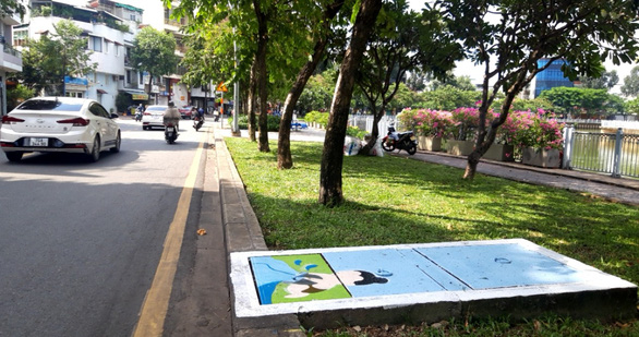 Quận Phú Nhuận: Đường bẩn thành đường hoa, nắp cống hóa tranh vẽ - Ảnh 2.