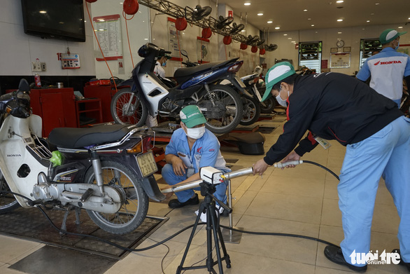 Hà Nội dự kiến thí điểm đo khí thải xe máy từ năm 2024 - Ảnh 1.