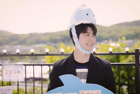 Kang Tae Oh tiết lộ quả ngọt nhận được nhờ đóng phim Nữ luật sư kỳ lạ Woo Young Woo - Ảnh 2. Kang Tae Oh tiết lộ quả ngọt nhận được nhờ đóng phim Nữ luật sư kỳ lạ Woo Young Woo - Ảnh 2.