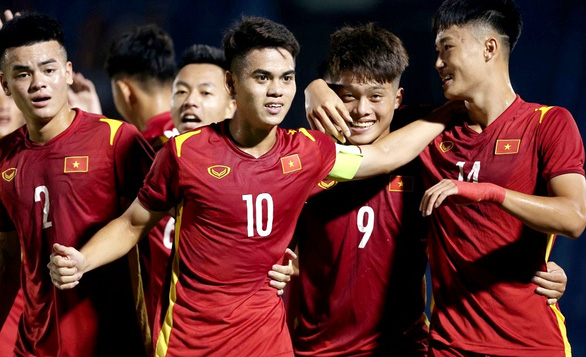 Đội tuyển U20 Việt Nam đá giao hữu với U20 Palestine trên sân Việt Trì - Ảnh 1.