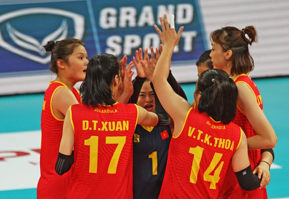 Bóng chuyền nữ Việt Nam đánh bại Hàn Quốc ở giải châu Á - Ảnh 1.