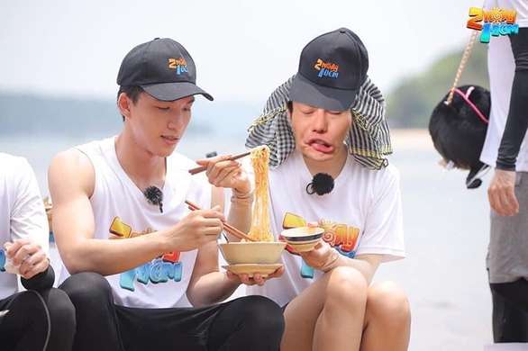 Lê Dương Bảo Lâm bất lực vì bị fan chế ảnh troll - Ảnh 9. Lê Dương Bảo Lâm bất lực vì bị fan chế ảnh troll - Ảnh 9.