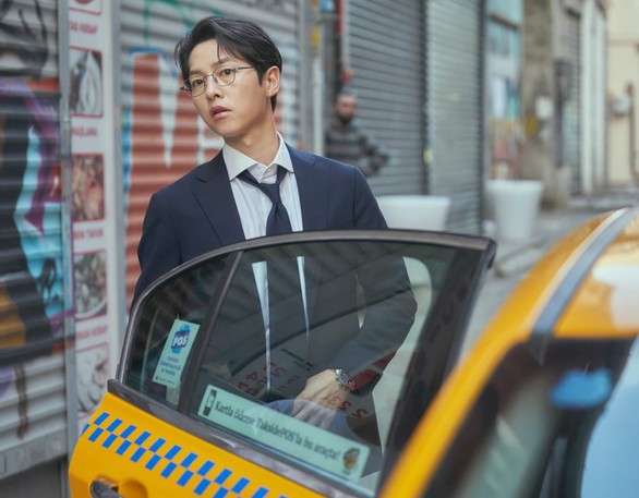Fan hốt hoảng tạo hình của Song Joong Ki trong phim mới về tài phiệt - Ảnh 1. Fan hốt hoảng tạo hình của Song Joong Ki trong phim mới về tài phiệt - Ảnh 1.