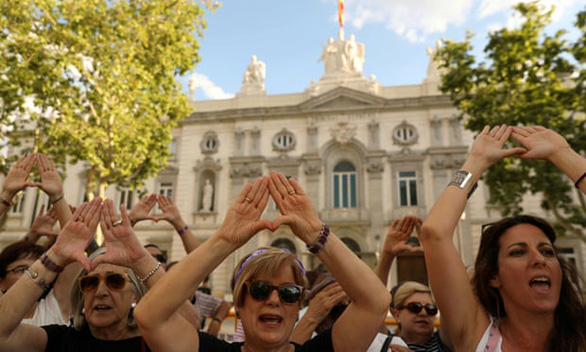 Tin thế giới 26-8: Tây Ban Nha có luật chống hiếp dâm, phía nữ nói đồng ý mới được - Ảnh 2.